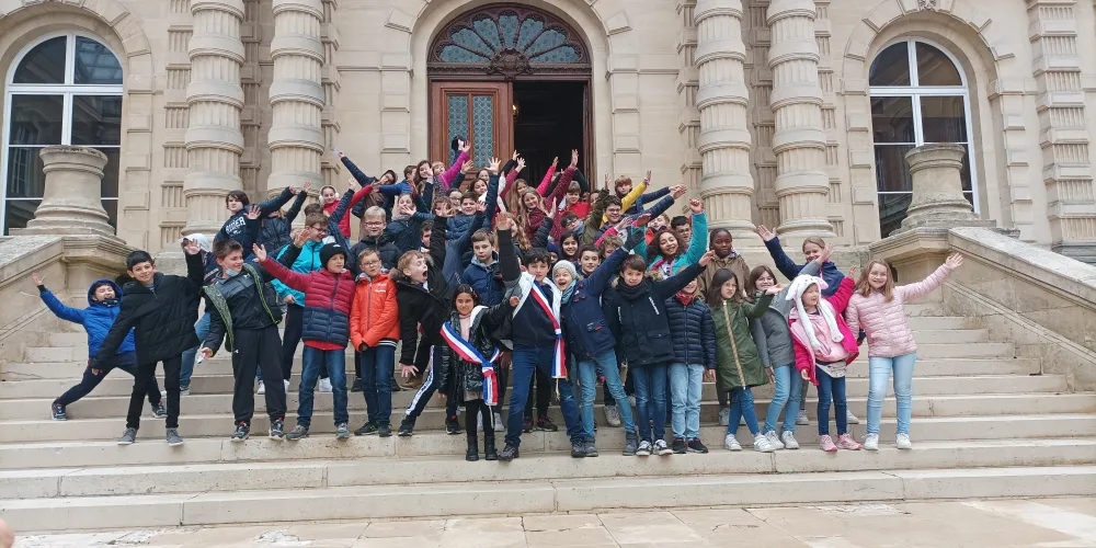 Les classes de Cm1 participent au projet classe citoyenne organisé par la Mairie d'Amiens.