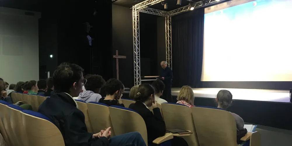 Conférence ...