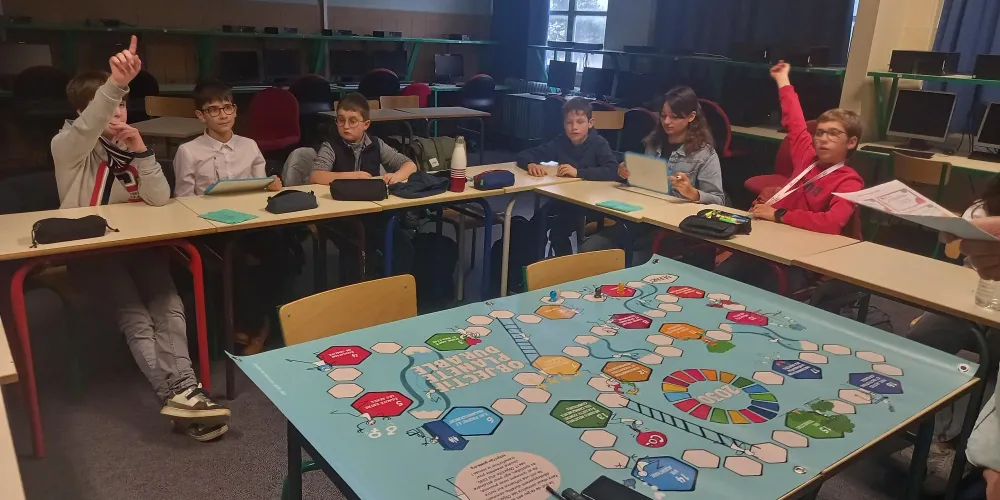 Les éco-délégués du collège ont reçu une formation par l'association Aroéven.
