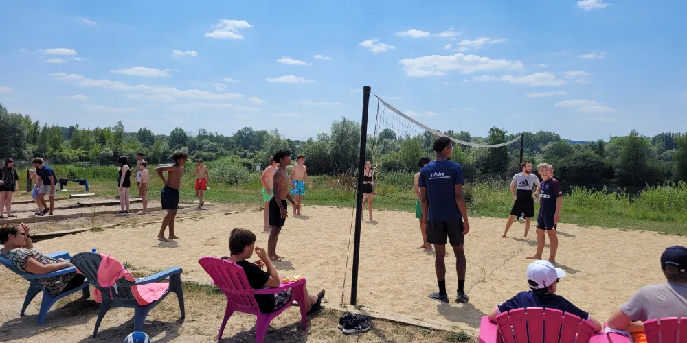 Les internes du collège ont profité d'une belle journée nsoleillée à la base nautique de Saint Sauv
