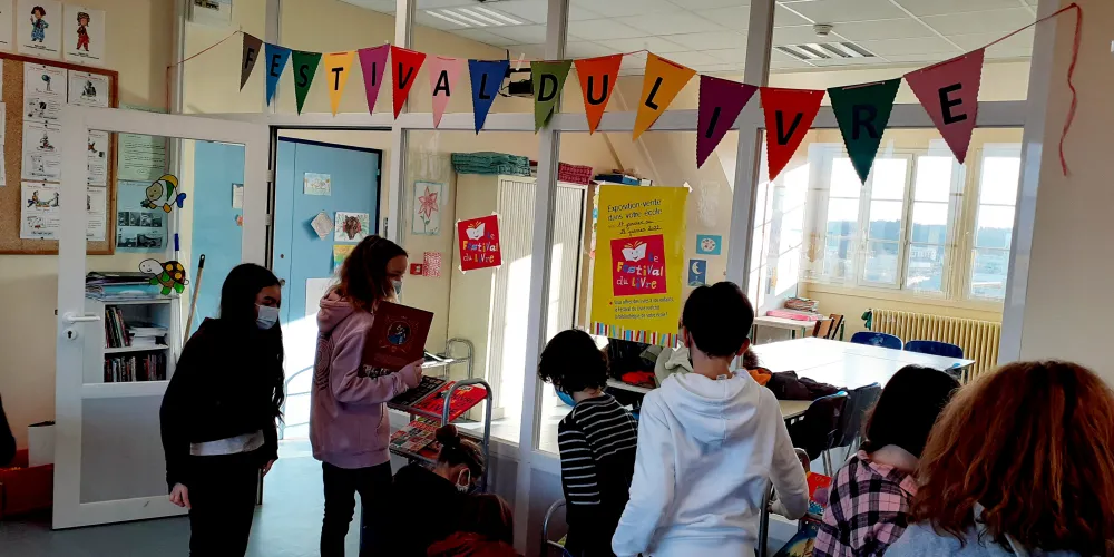 Festival du livre ... CE1B, CM2B et CM2C