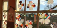 Les CM2 avec le cœur, avec des fleurs …